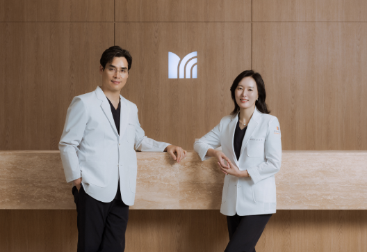 명작 이비인후과 김태훈 대표원장, 김보영 대표원장