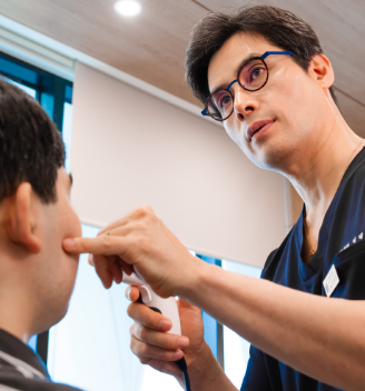 Dr. Tae-Hoon Lee examining a patient